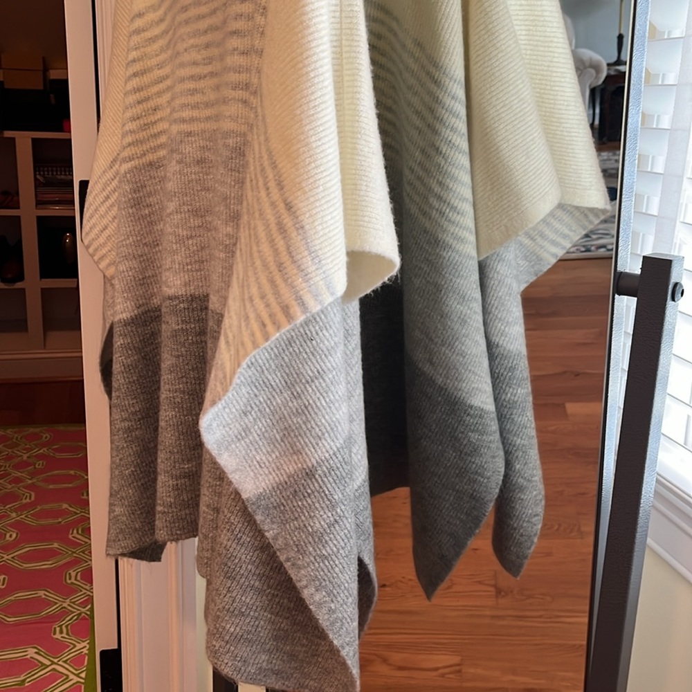 Poncho - Picture 2 of 4